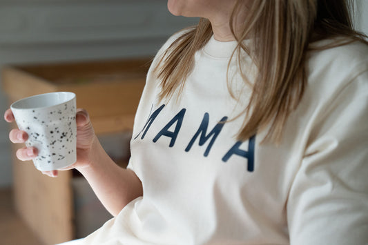 Mama met koffie en mama T-shirt